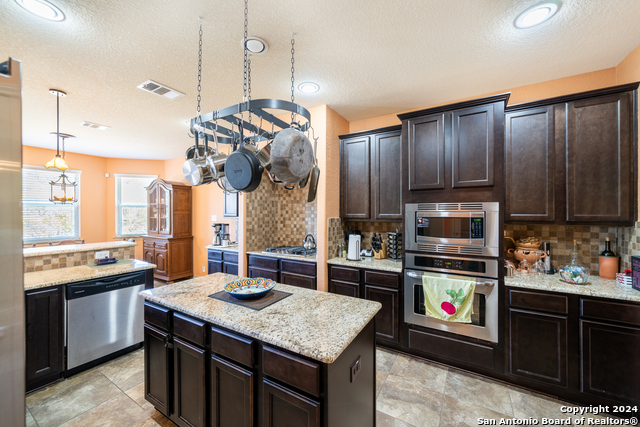 25719 Green River Drive Property Photo 12