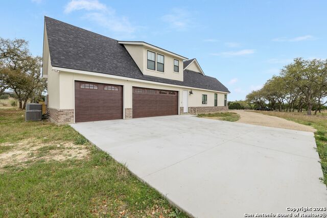 1062 Lariat Property Photo 3