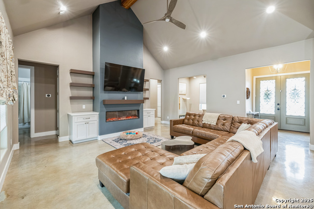 1062 Lariat Property Photo 5