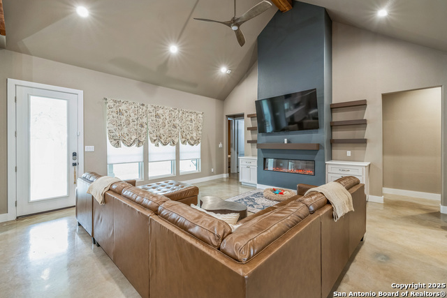 1062 Lariat Property Photo 7