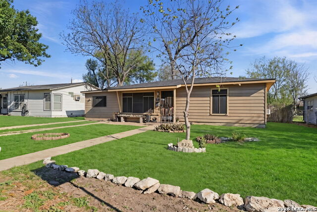 527 E Dickson
