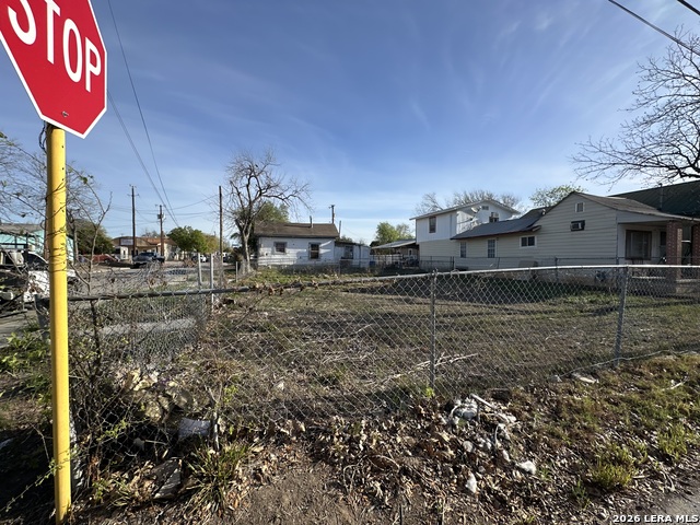 712 S Calaveras Property Photo 8