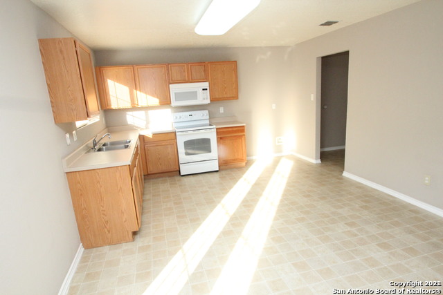 9715 Amber Ledge Property Photo 10