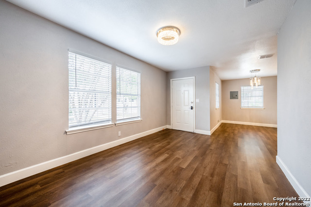 810 E Euclid Ave Property Photo 5