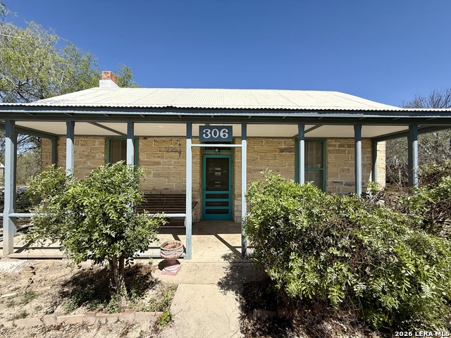 306 E El Paso Property Photo 1
