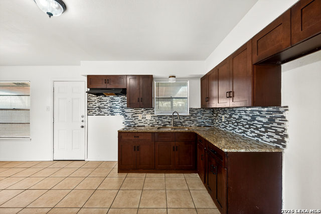 5823 Castle Brook Property Photo 15