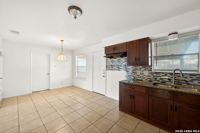 5823 Castle Brook Property Photo 16