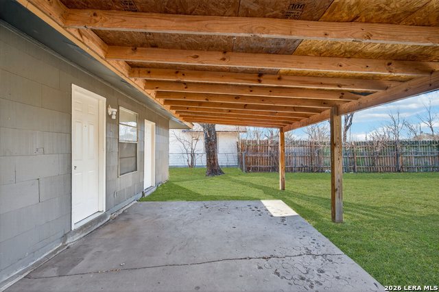 5823 Castle Brook Property Photo 31