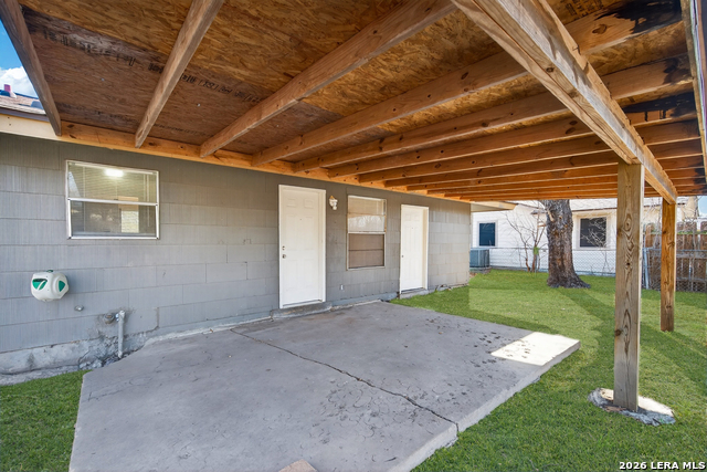 5823 Castle Brook Property Photo 32
