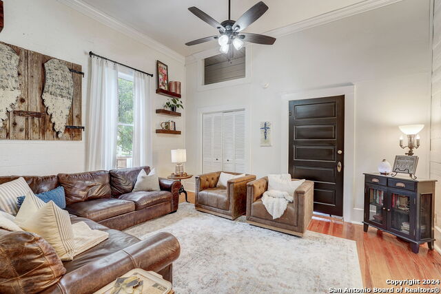 109 W Evergreen St Property Photo 6