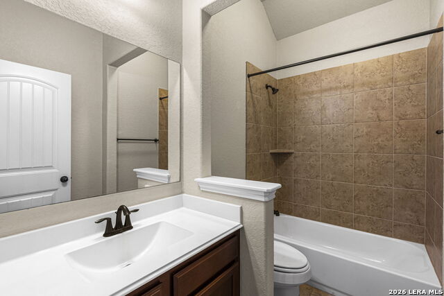 1082 Cedar Glen Dr Property Photo 9