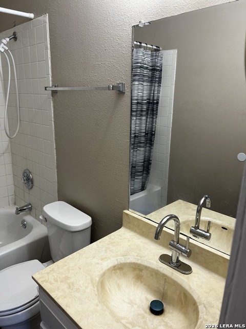 11610 Vance Jackson Property Photo 17