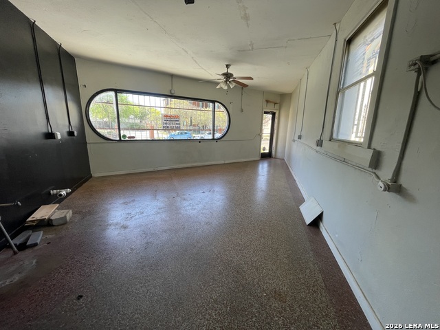 636 S Presa Property Photo 3