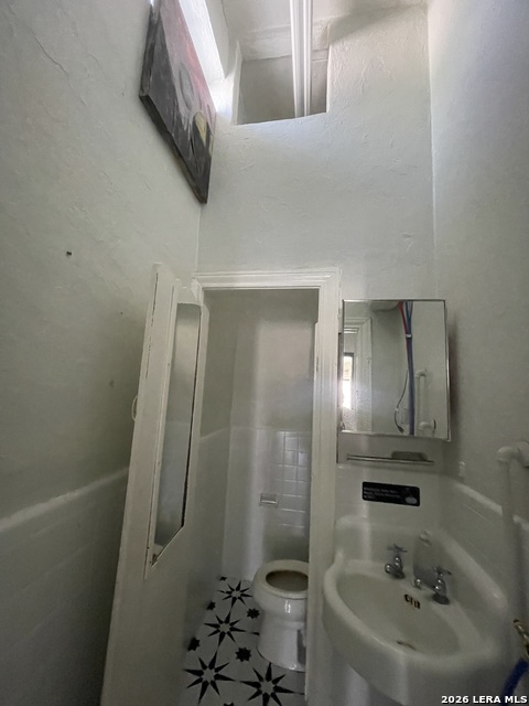 636 S Presa Property Photo 5