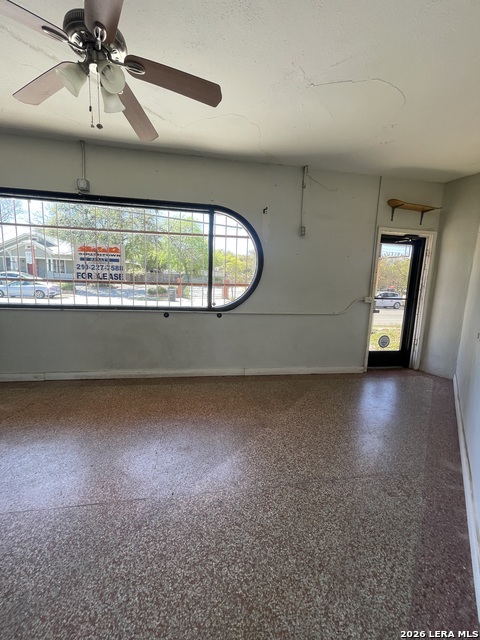 636 S Presa Property Photo 6