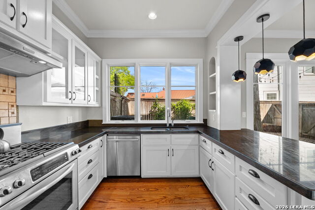 137 Katherine Property Photo 5