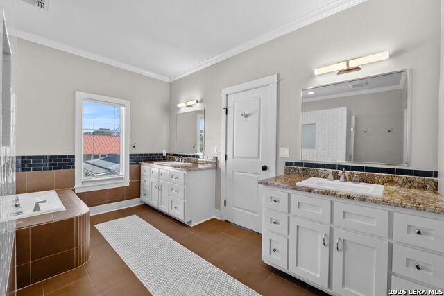137 Katherine Property Photo 18