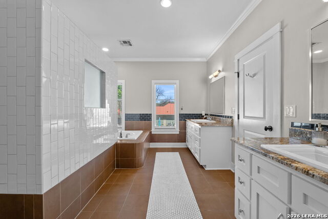 137 Katherine Property Photo 20