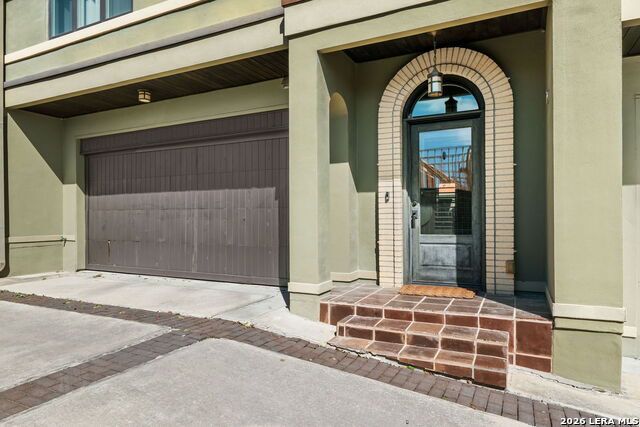 137 Katherine Property Photo 34