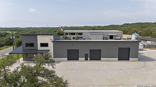 39 Truss Property Photo 12