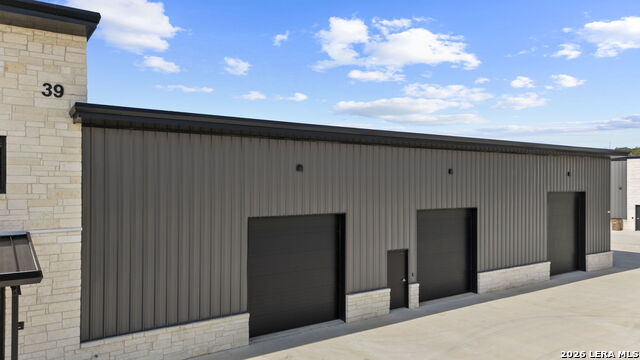 39 Truss Property Photo 17
