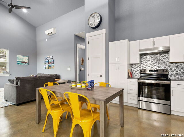2135 Lakeview Property Photo 5