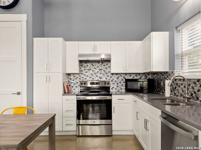 2135 Lakeview Property Photo 8