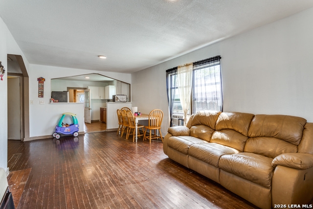 446 Blue Bonnet St. Property Photo 2