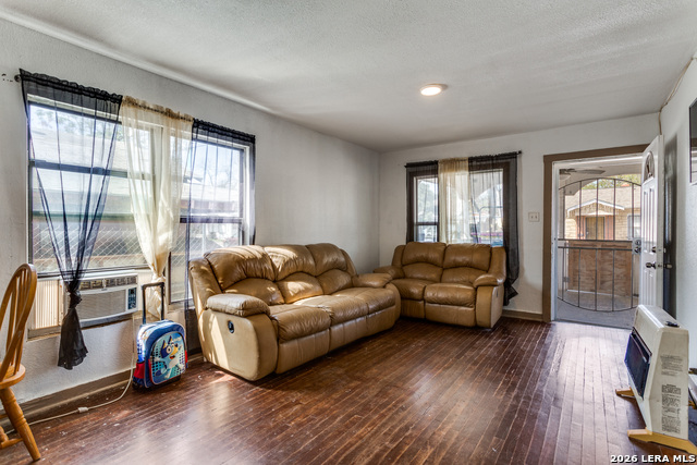 446 Blue Bonnet St. Property Photo 4