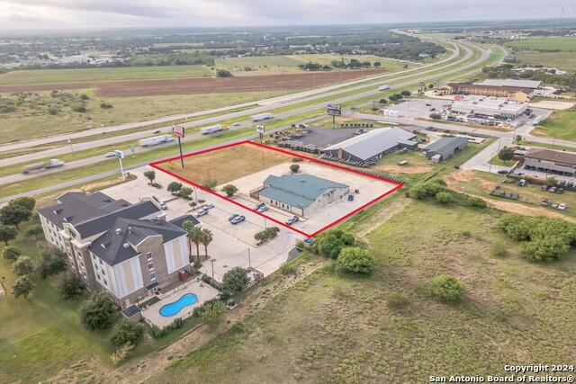 410 S Interstate 35 Property Photo 2