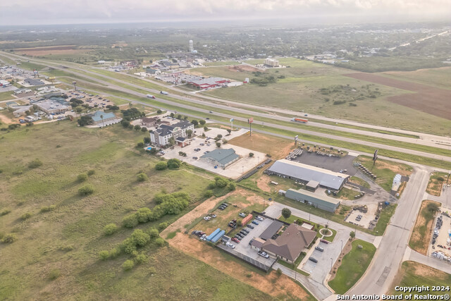 410 S Interstate 35 Property Photo 3