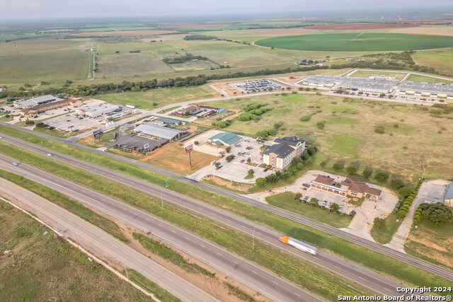 410 S Interstate 35 Property Photo 4