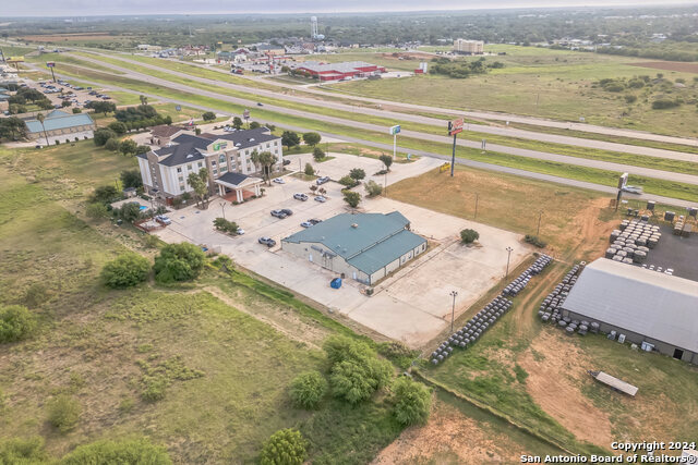 410 S Interstate 35 Property Photo 5