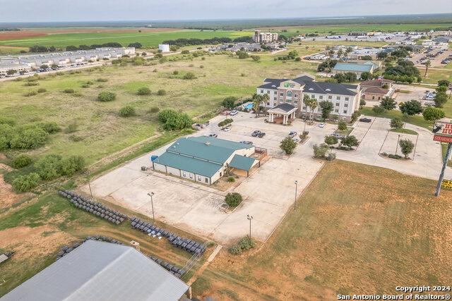 410 S Interstate 35 Property Photo 6