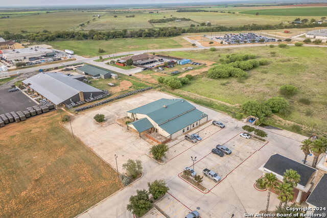 410 S Interstate 35 Property Photo 7