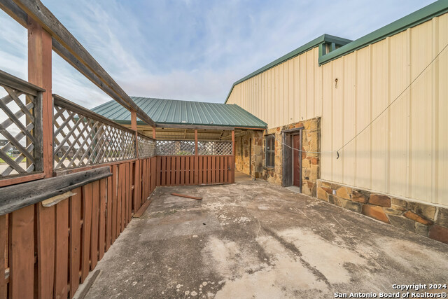 410 S Interstate 35 Property Photo 13