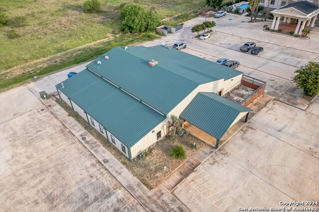 410 S Interstate 35 Property Photo 17