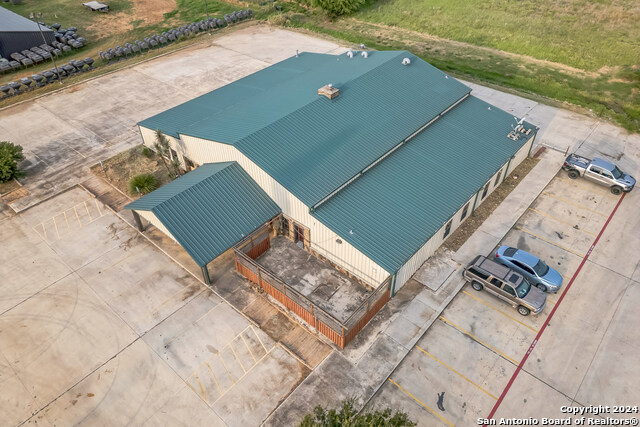 410 S Interstate 35 Property Photo 18
