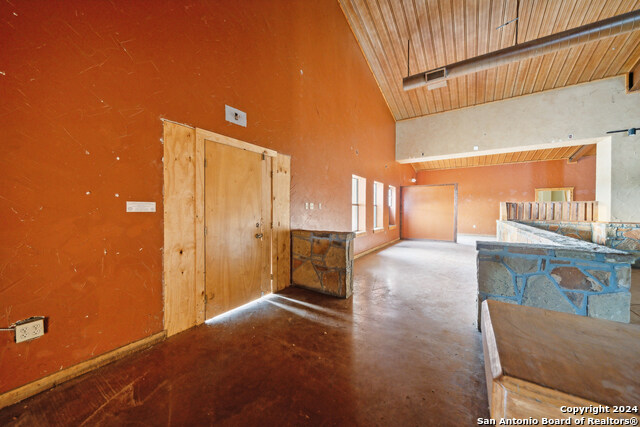 410 S Interstate 35 Property Photo 22