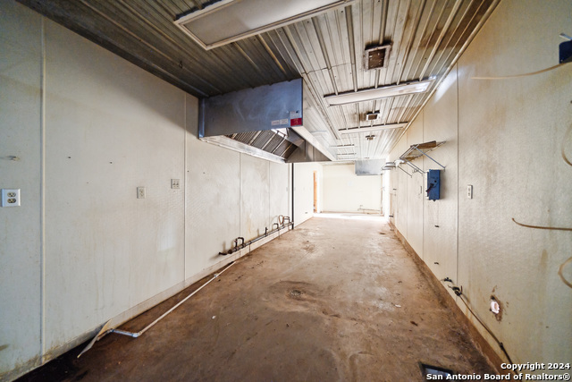 410 S Interstate 35 Property Photo 36