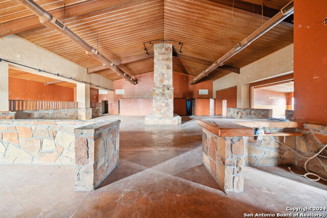 410 S Interstate 35 Property Photo 39