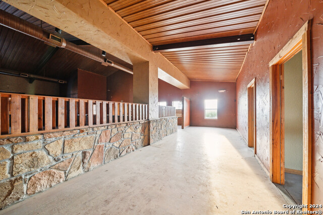 410 S Interstate 35 Property Photo 41