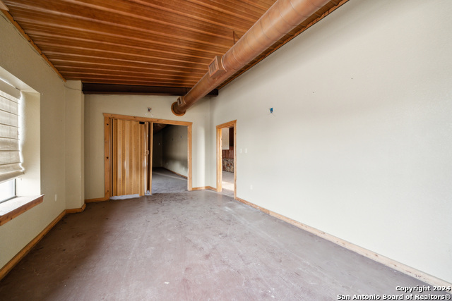 410 S Interstate 35 Property Photo 43