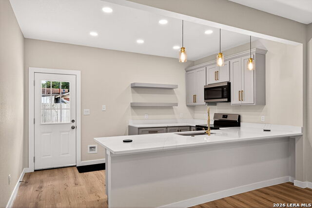 631 E Mistletoe Property Photo 4