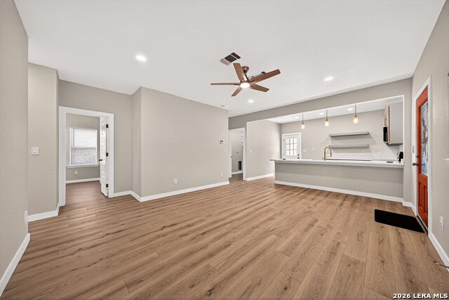 631 E Mistletoe Property Photo 7