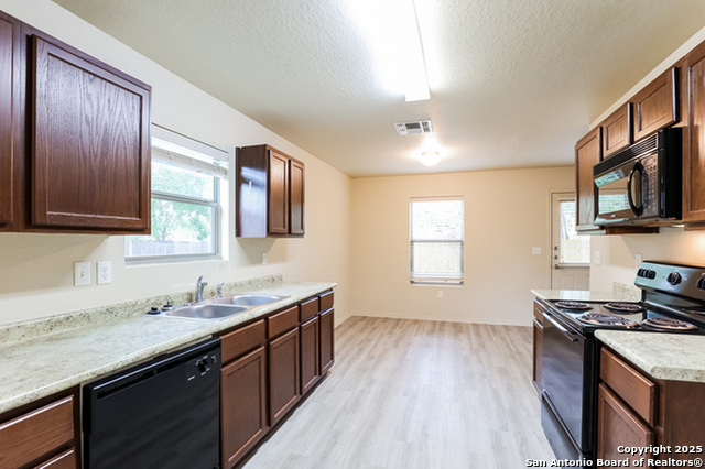 7031 Heathers Pond Property Photo 5