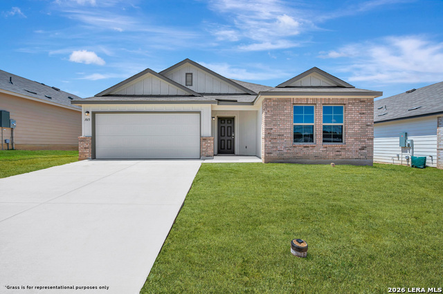 1013 Eagle Crossing Property Photo 1