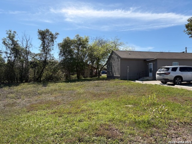 2027 Eastman Property Photo 3