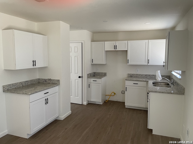 5547 Stonybrook Property Photo 3