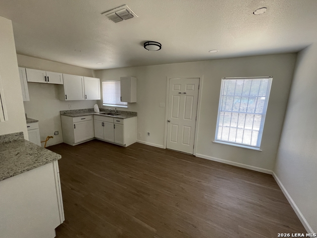 5547 Stonybrook Property Photo 7